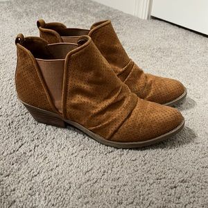Low tan booties